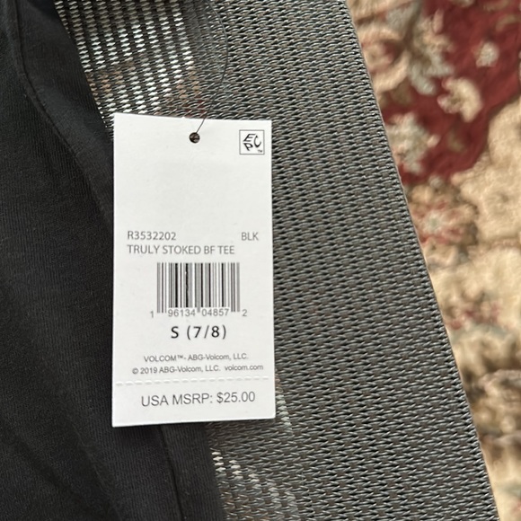 Volcolm small with tags juniors love butterfly boyfriend T-shirt. - Picture 2 of 6